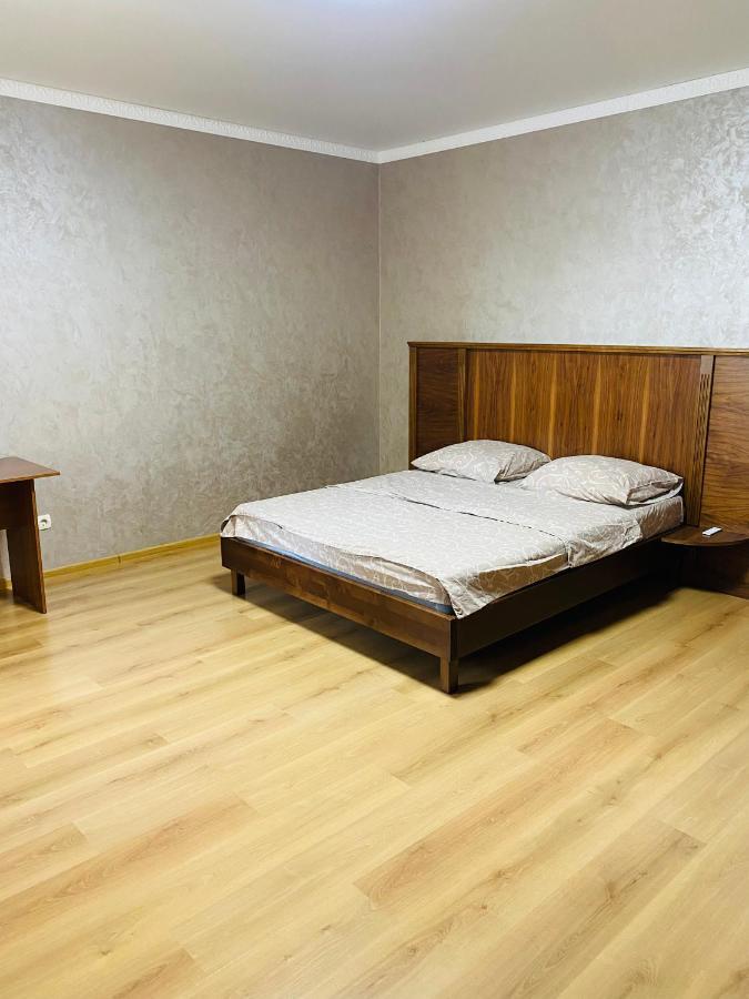 Ogienka 2B, Center Lutsk Apartment Luaran gambar
