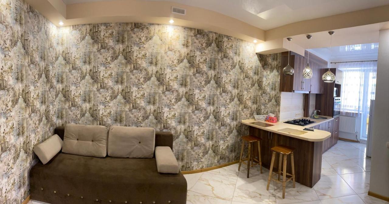 Ogienka 2B, Center Lutsk Apartment Luaran gambar