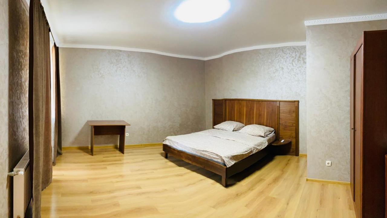 Ogienka 2B, Center Lutsk Apartment Luaran gambar